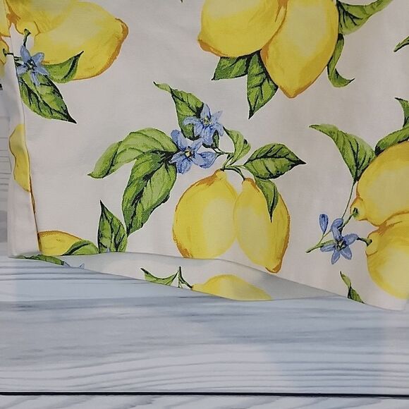 Talbots Perfect Short Lemon Print Women's  Size 6 - Picture 3 of 11